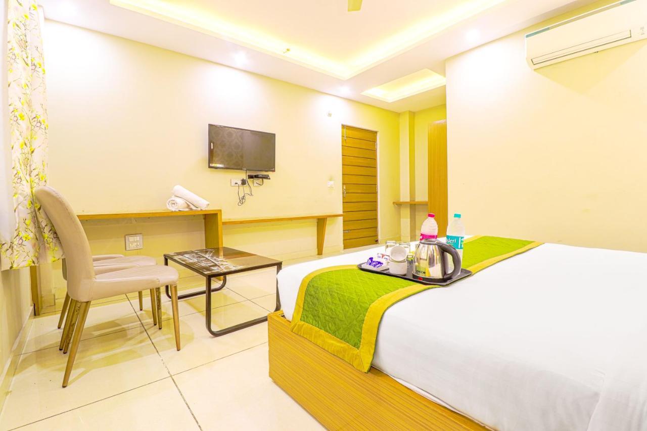 The Glory Hotel Dehradun Exterior photo