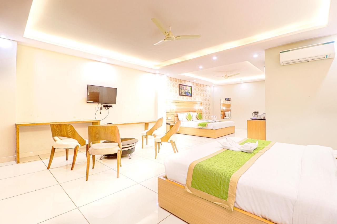 The Glory Hotel Dehradun Exterior photo